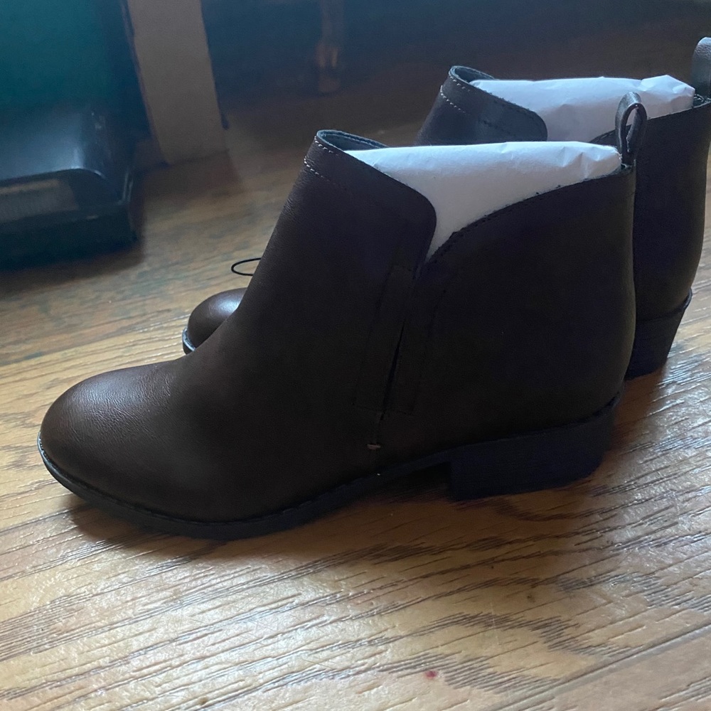 Never warn brown boots